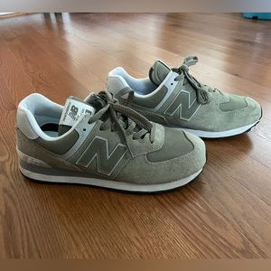 NWOT Unisex New Balance 574 - light neutral green. Men’s 8, women’s 9.5